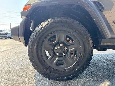Used 2022 Jeep Gladiator Sport w/ Trailer Tow Package AWD/4WD image 5