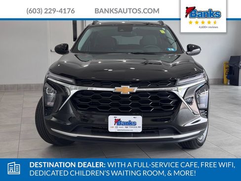 Certified 2025 Chevrolet Trax LT w/ Driver Confidence Package FWD image 3