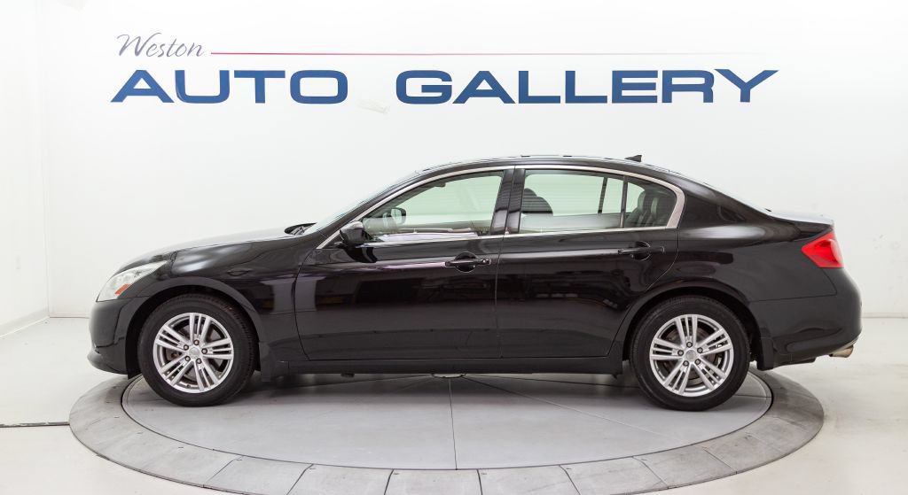 Used 2013 INFINITI G37 x Sedan w/ Premium Pkg AWD/4WD image 2