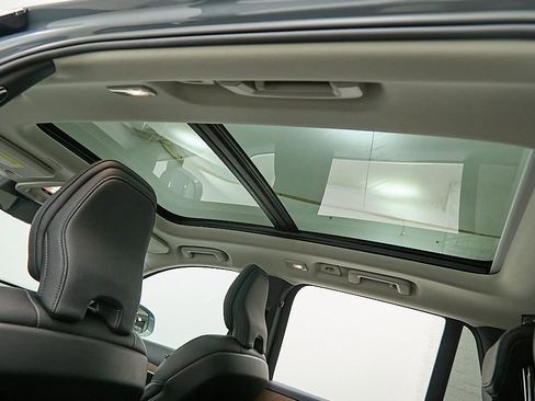 Used 2023 Volvo XC90 B5 Plus image 24