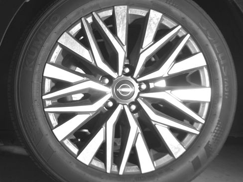 Used 2025 Nissan Altima 2.5 SV FWD image 12