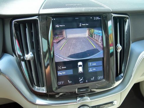 Used 2019 Volvo XC60 T6 Momentum w/ Multimedia Package image 22