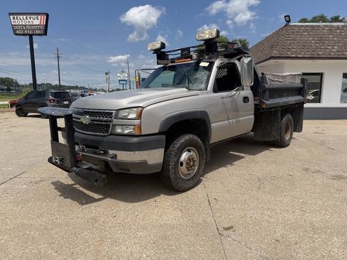 Used 2005 Chevrolet Silverado 3500 4x4 Regular Cab image 2