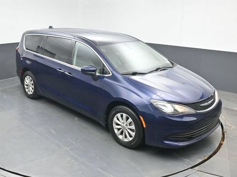 Used 2017 Chrysler Pacifica Touring w/ Tire & Wheel Group FWD image 35