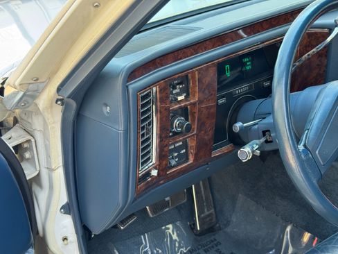 Used 1991 Cadillac Brougham image 32