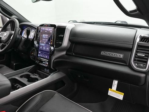 Used 2025 RAM 2500 Laramie AWD/4WD image 21