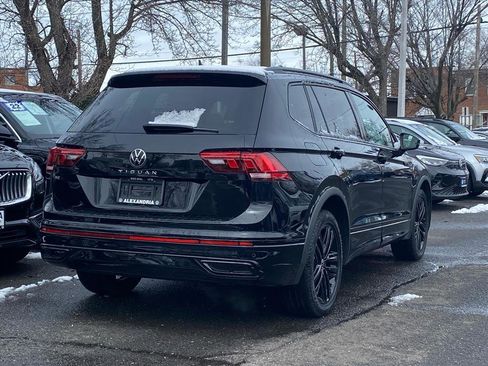 Certified 2022 Volkswagen Tiguan SE R-Line image 3