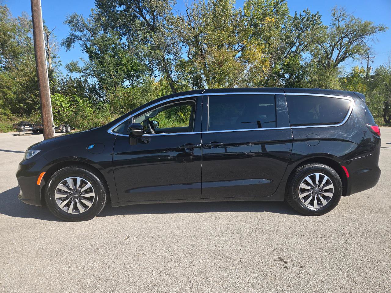 Used 2024 Chrysler Pacifica Limited FWD image 7