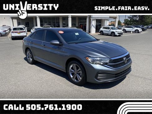 Used 2022 Volkswagen Jetta SE FWD image 1