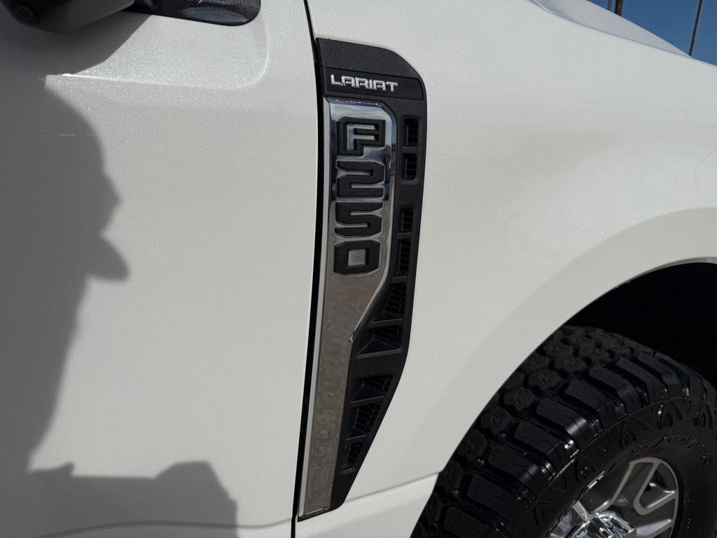 Used 2023 Ford F250 Lariat w/ FX4 Off-Road Package AWD/4WD image 9