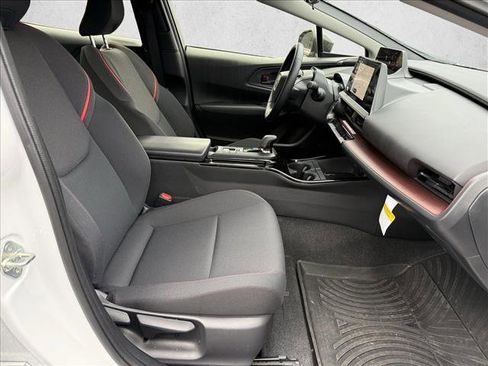 Used 2024 Toyota Prius Prime SE image 21