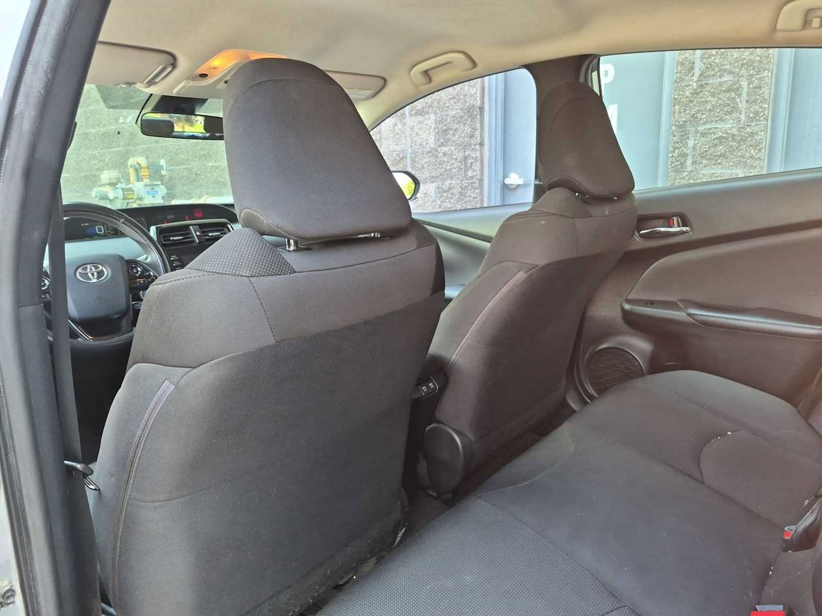 Used 2022 Toyota Prius L Eco FWD image 17