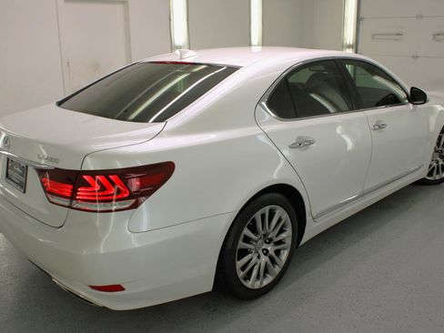 Used 2017 Lexus LS 460 w/ Comfort Package RWD image 30