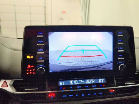 Used 2024 Toyota Sienna XLE image 37