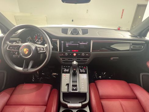 Certified 2025 Porsche Macan AWD/4WD image 13