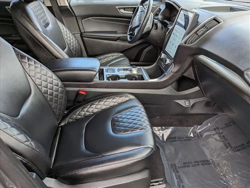 Used 2024 Ford Edge Titanium image 19
