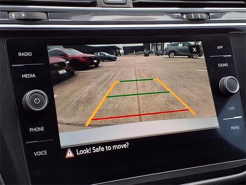 Used 2023 Volkswagen Tiguan SE image 4