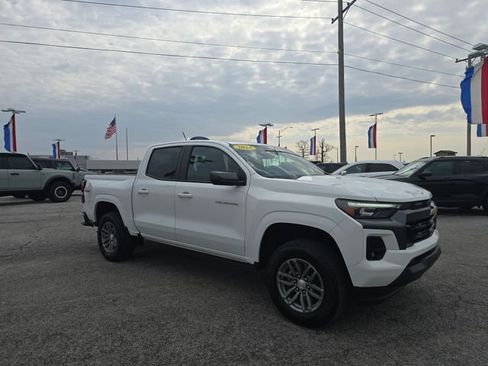 Used 2024 Chevrolet Colorado LT w/ LT Convenience Package III image 3