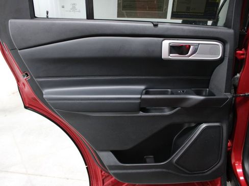 Used 2020 Ford Explorer Limited image 22