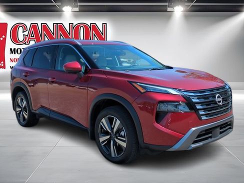 Used 2024 Nissan Rogue SL image 3