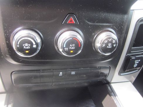 Used 2017 RAM 1500 Classic SLT RWD image 23