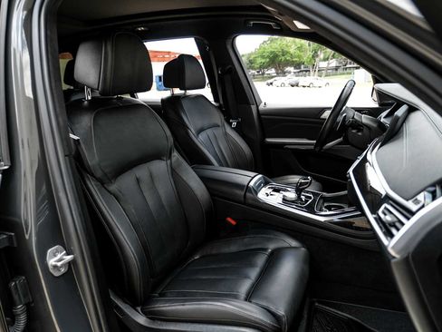 Used 2022 BMW X7 M50i w/ Executive Package AWD/4WD image 32