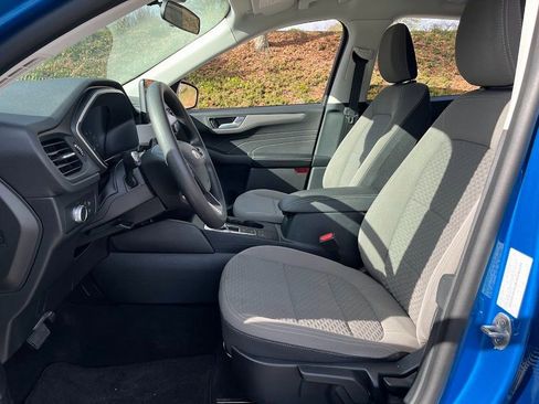 Used 2021 Ford Escape SE w/ SE Sport Appearance Package image 7