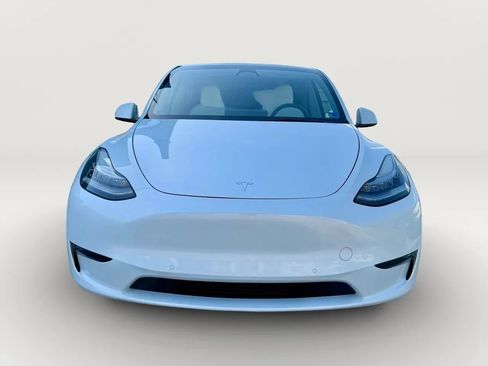 Used 2021 Tesla Model Y Long Range AWD/4WD image 2