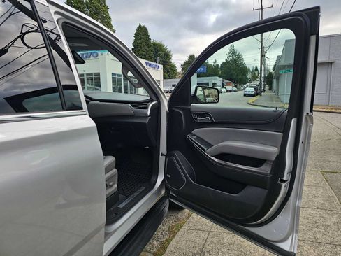 Used 2020 Chevrolet Suburban LT AWD/4WD image 20