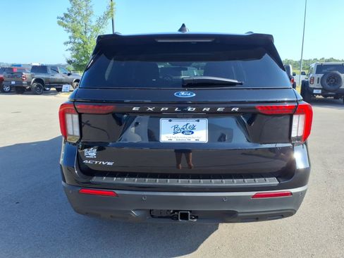 New 2026 Ford Explorer Active RWD image 4