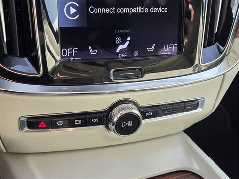 Used 2022 Volvo S60 B5 Momentum w/ Premium Package image 21