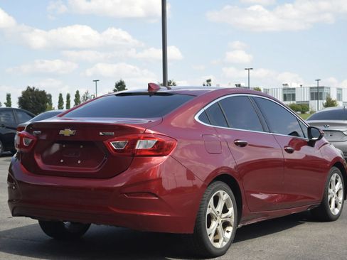 Used 2017 Chevrolet Cruze Premier w/ Enhanced Convenience Package FWD image 3