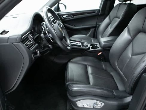 Certified 2022 Porsche Macan image 16