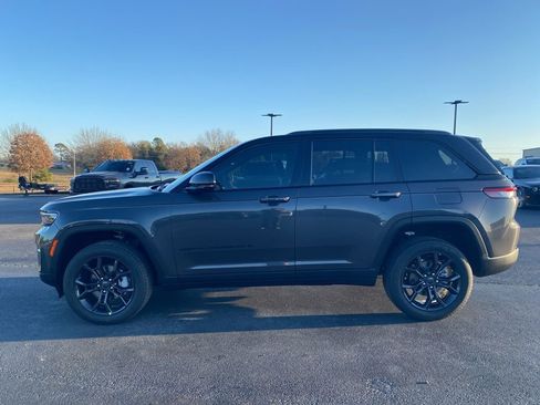 New 2025 Jeep Grand Cherokee Limited image 4