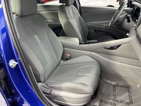 Used 2023 Hyundai Elantra SEL FWD image 39