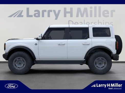 New 2025 Ford Bronco Outer Banks w/ Sasquatch Package AWD/4WD image 3