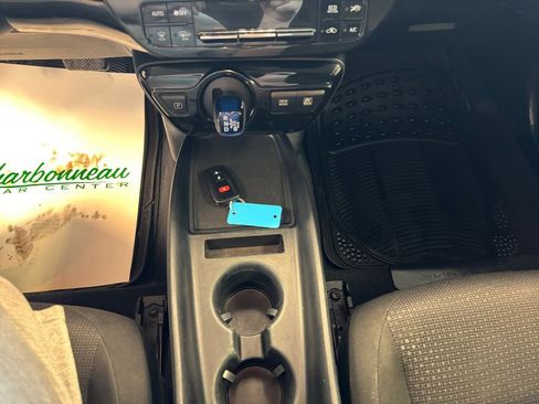 Used 2021 Toyota Prius LE image 15