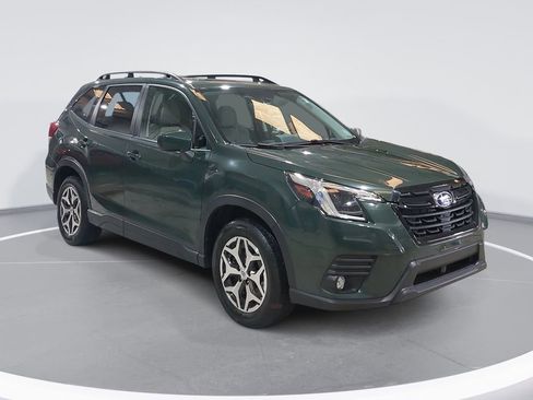 Used 2024 Subaru Forester Premium AWD/4WD image 3