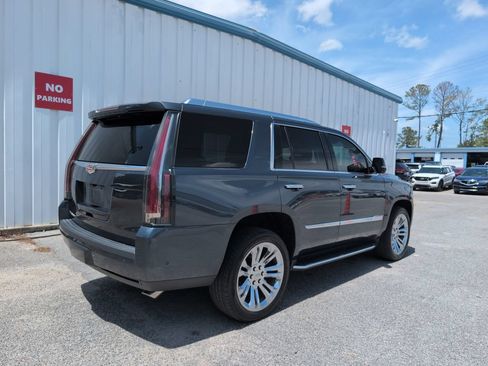 Used 2019 Cadillac Escalade Premium Luxury w/ LPO, Radiant Package AWD/4WD image 8