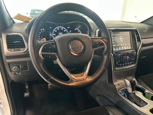 Used 2017 Jeep Grand Cherokee Altitude AWD/4WD image 13