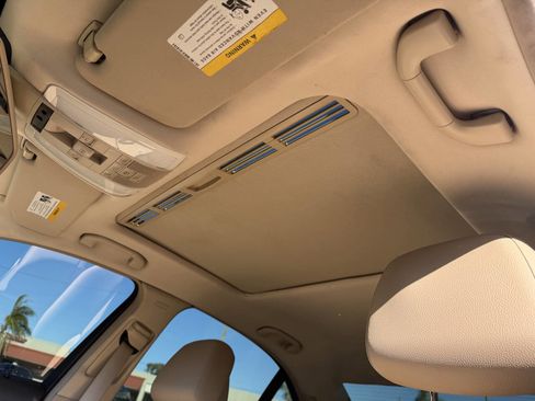 Used 2013 Mercedes-Benz C 250 Sedan image 15