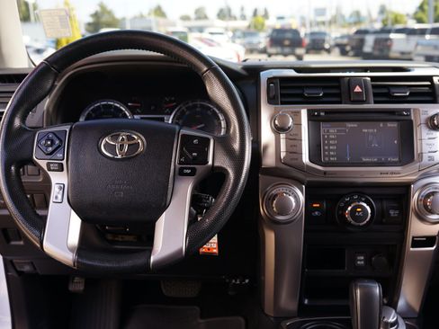 Used 2018 Toyota 4Runner SR5 AWD/4WD image 16