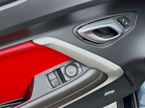 Used 2022 Chevrolet Camaro LT w/ Technology Package image 20