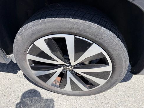 Used 2024 Volkswagen Taos SE FWD image 6