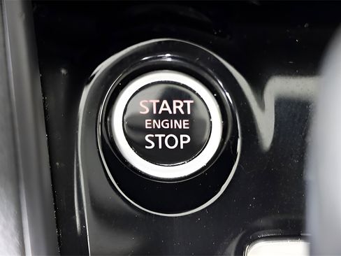 Used 2023 Nissan Versa SR w/ Trunk Package image 20