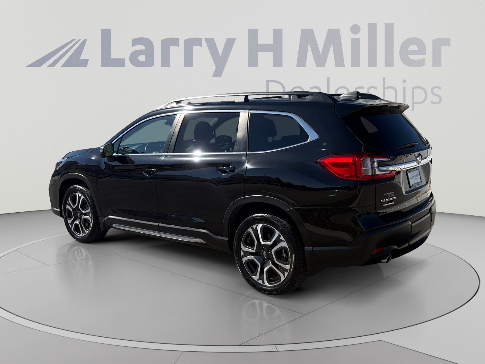 Certified 2023 Subaru Ascent Limited w/ Technology Package AWD/4WD image 3