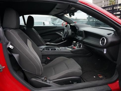 Used 2018 Chevrolet Camaro LT image 5
