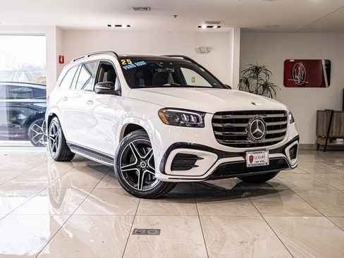 Used 2025 Mercedes-Benz GLS 450 4MATIC image 5