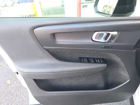 Used 2022 Volvo XC40 T5 R-Design w/ Protection Package Premier image 14