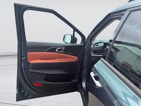 New 2026 Kia Carnival SX w/ SX Dark Edition Package FWD image 20
